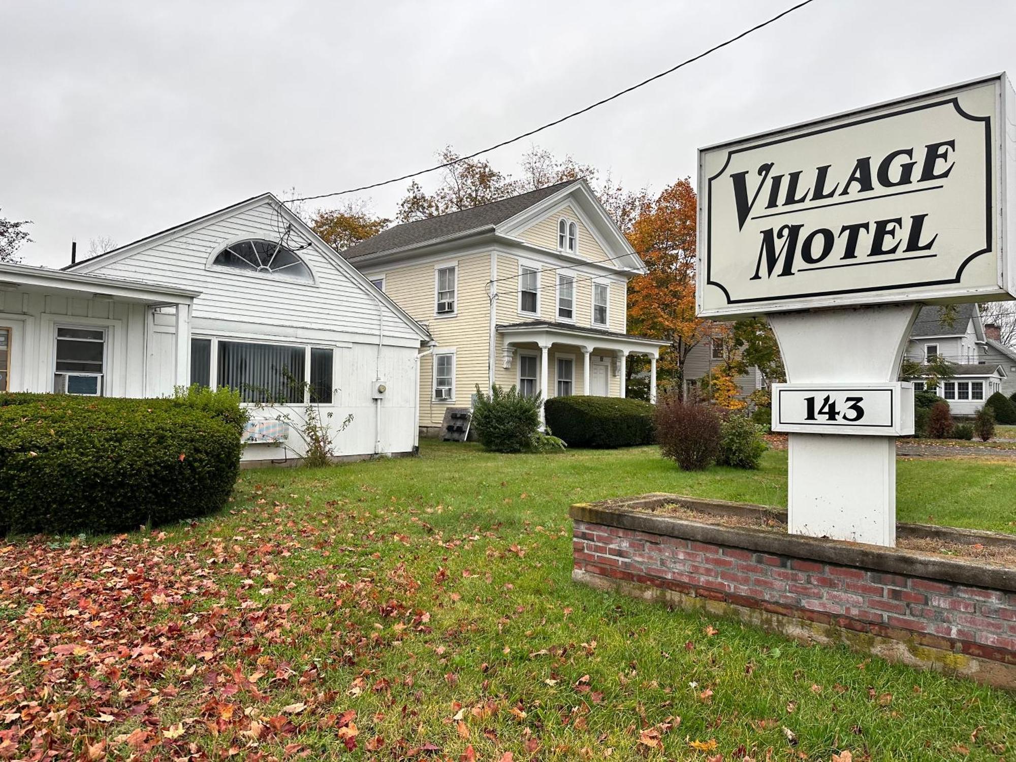 Village Motel Clinton Ngoại thất bức ảnh